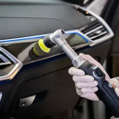Jak usunąć korektor z plastiku? Bezpieczne sposoby i czego unikać