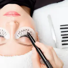 Modne rzęsy: Naturalność i Wet Look. Hity i trendy, które odchodzą!