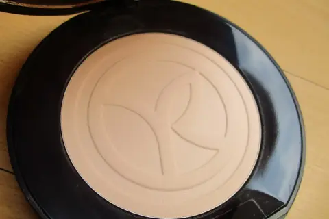 Recenzja: Puder Zero Niedoskonałości Yves Rocher czy warto?