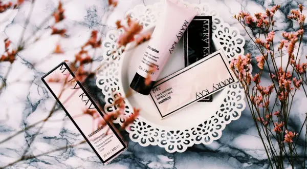 Mary Kay podkład rozświetlający: Czy to Twój sekret glow?