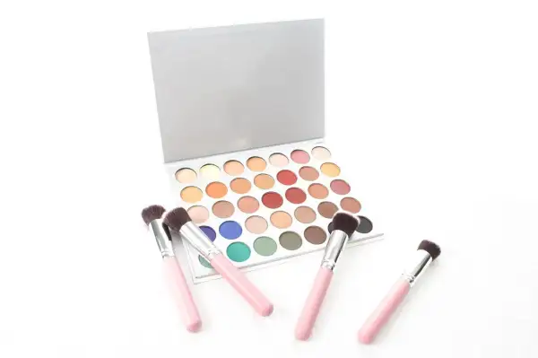 Aplikacja korektora: Sekrety wizażystki dla perfekcyjnej cery